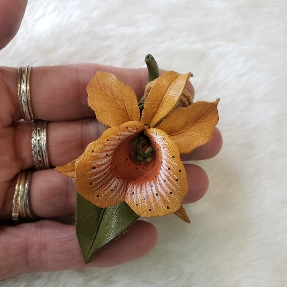 VINTAGE Handmade Leather Orchid Floral Brooch Pin - Picture 2 of 5